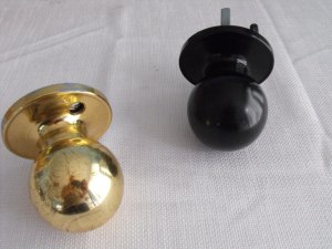 spray painted door knobs before and after