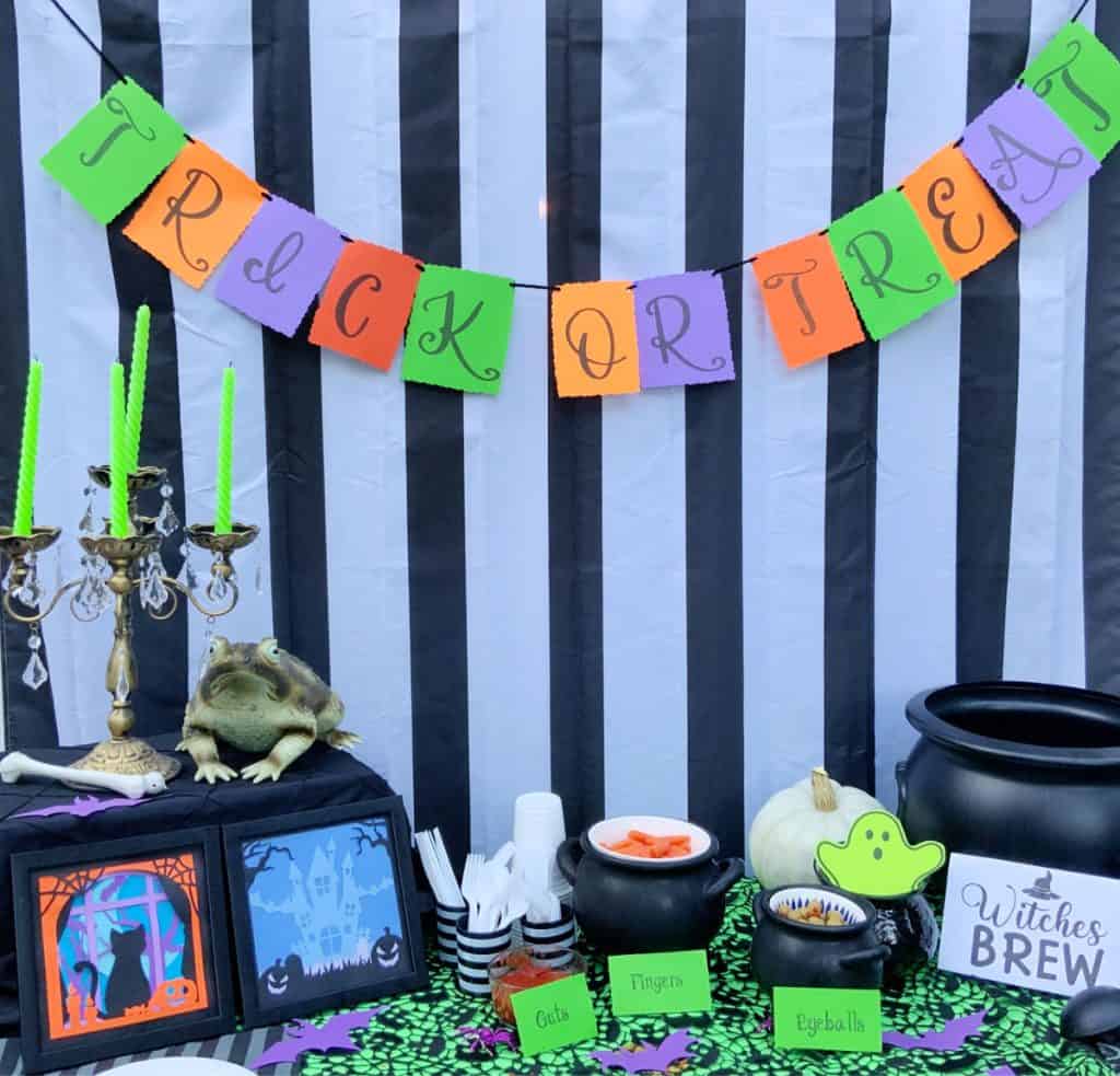 Halloween party table scape