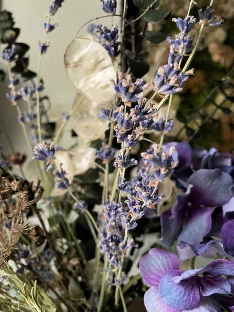DIY dried flower arrangement 
