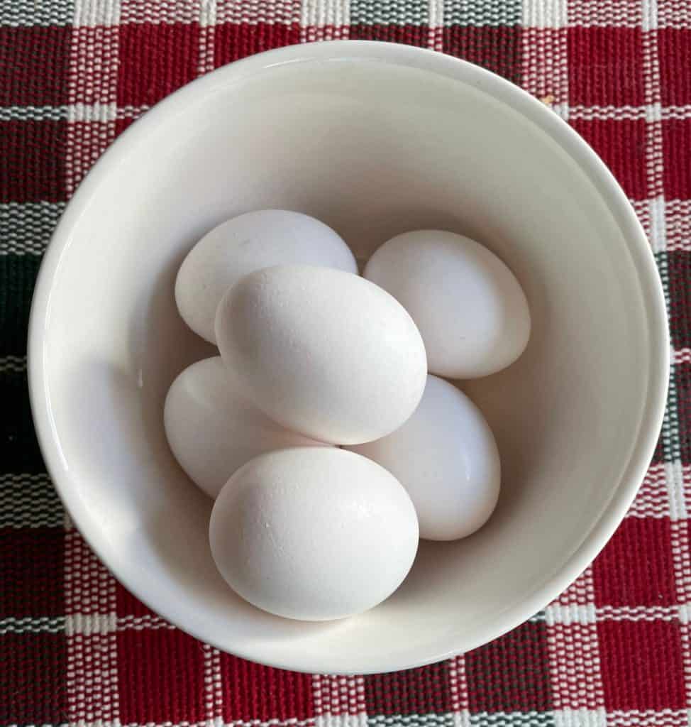Bowl of chicken eggs.